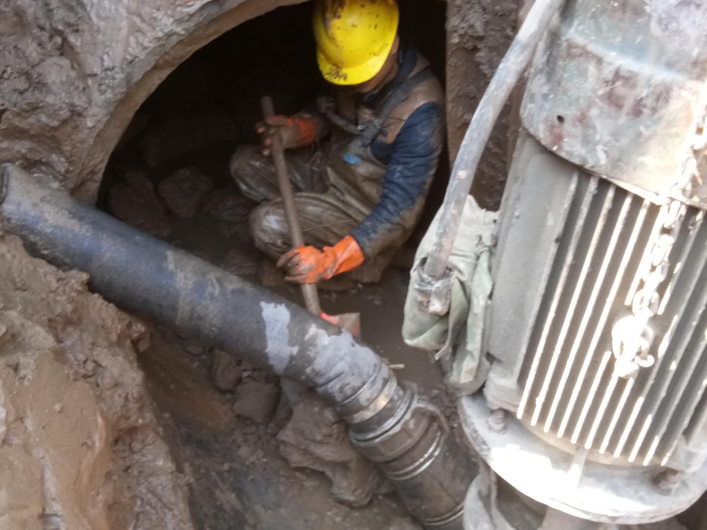 椰林镇管道清淤