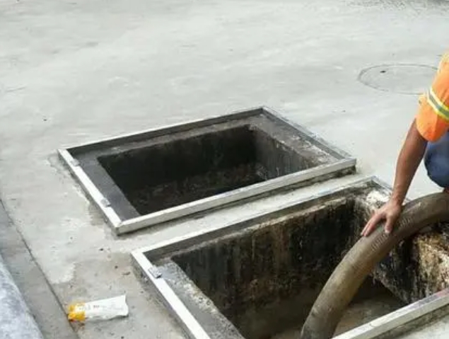 椰林镇化粪池清理