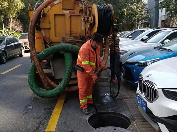 椰林镇排污管道清淤