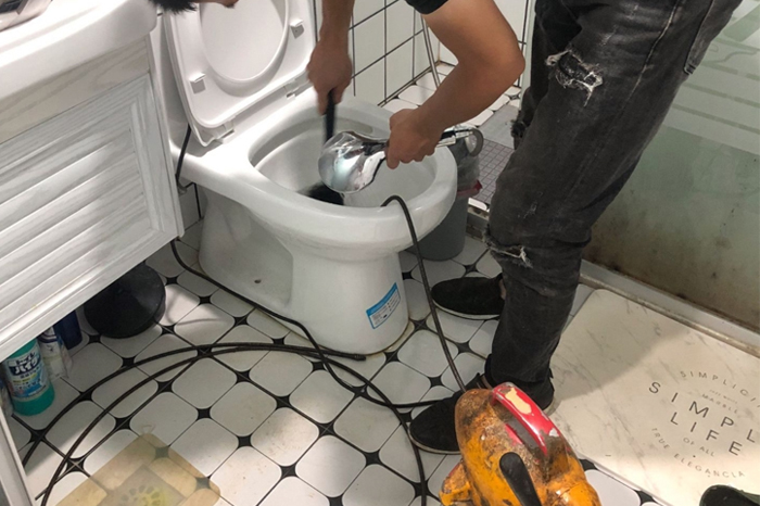 椰林镇马桶堵塞自己疏通还是找师傅？专业上门服务让你省时更省心